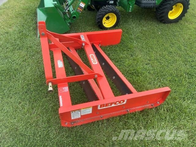 John Deere 1023E Kompaktní traktory