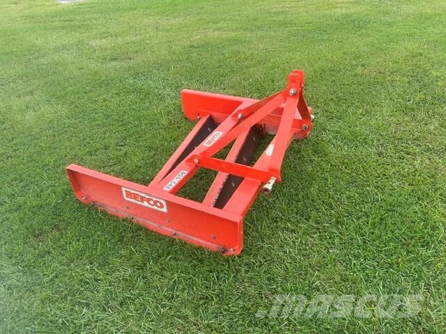 John Deere 1023E Kompaktní traktory