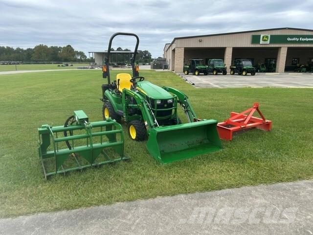 John Deere 1023E Kompaktní traktory