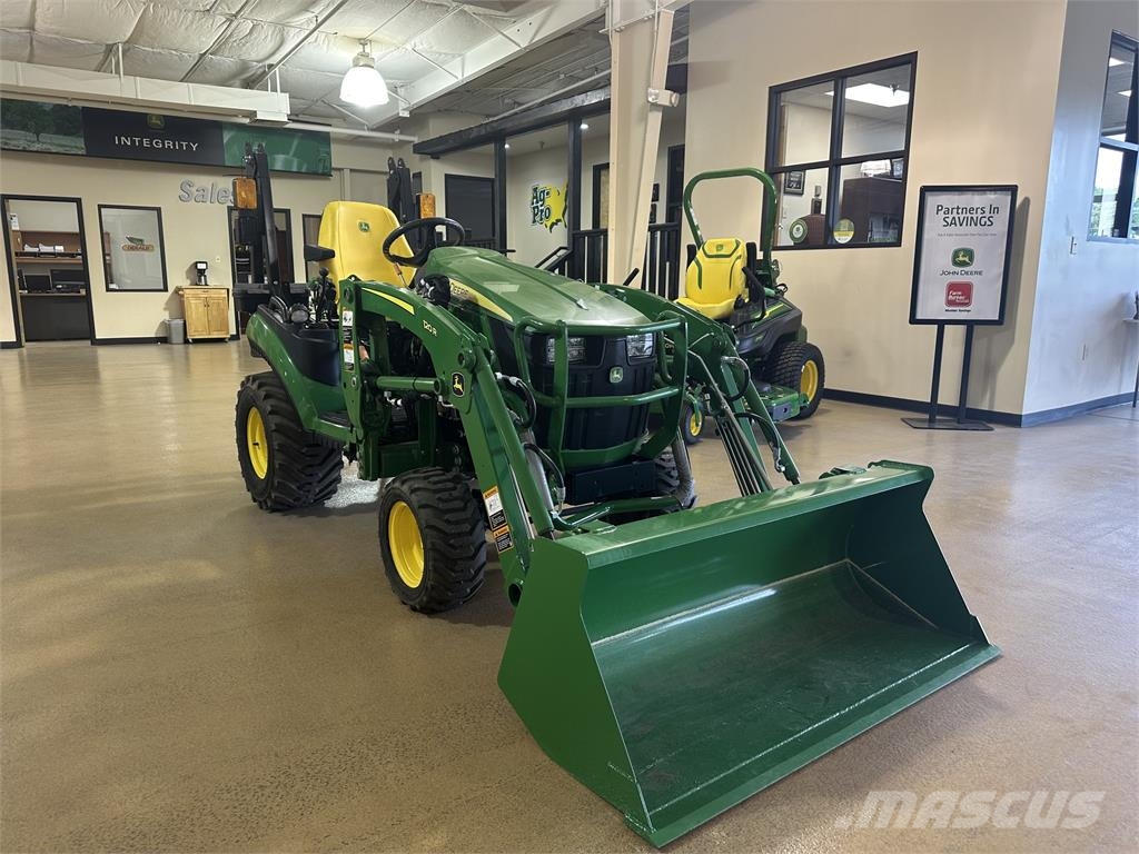 John Deere 1025R 소형 트랙터
