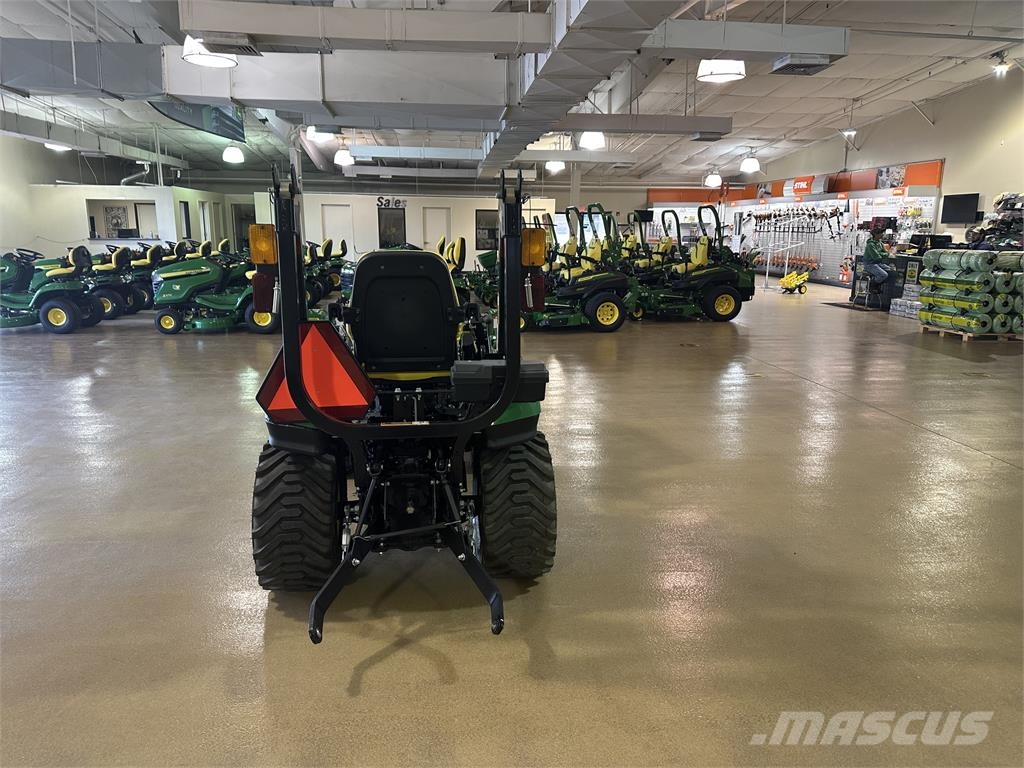 John Deere 1025R 소형 트랙터