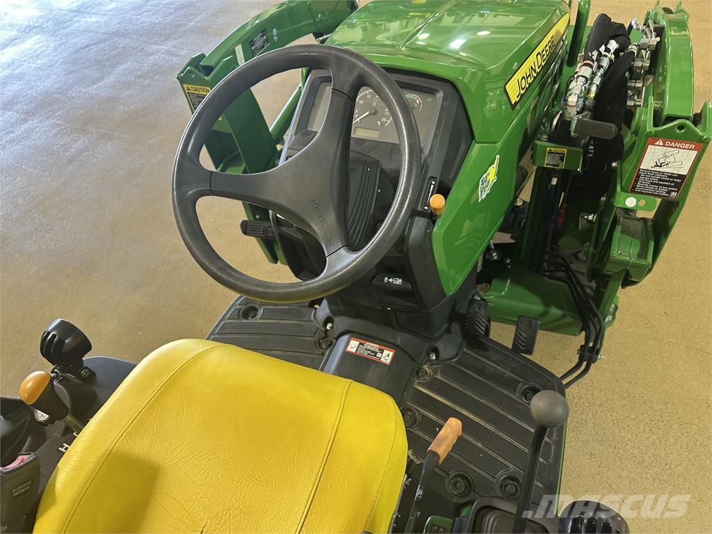 John Deere 1025R 소형 트랙터