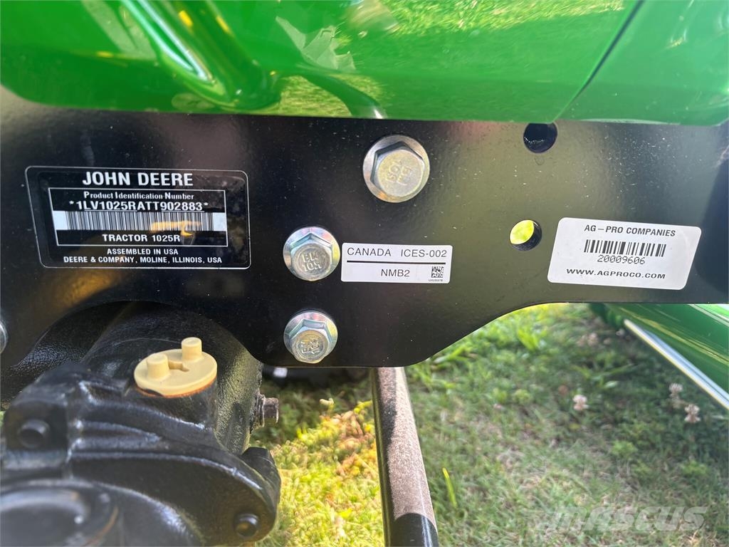 John Deere 1025R Коммунальные тракторы
