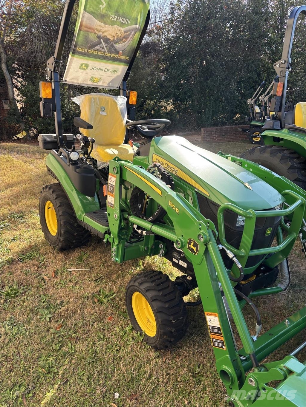 John Deere 1025R جرارات مدمجة