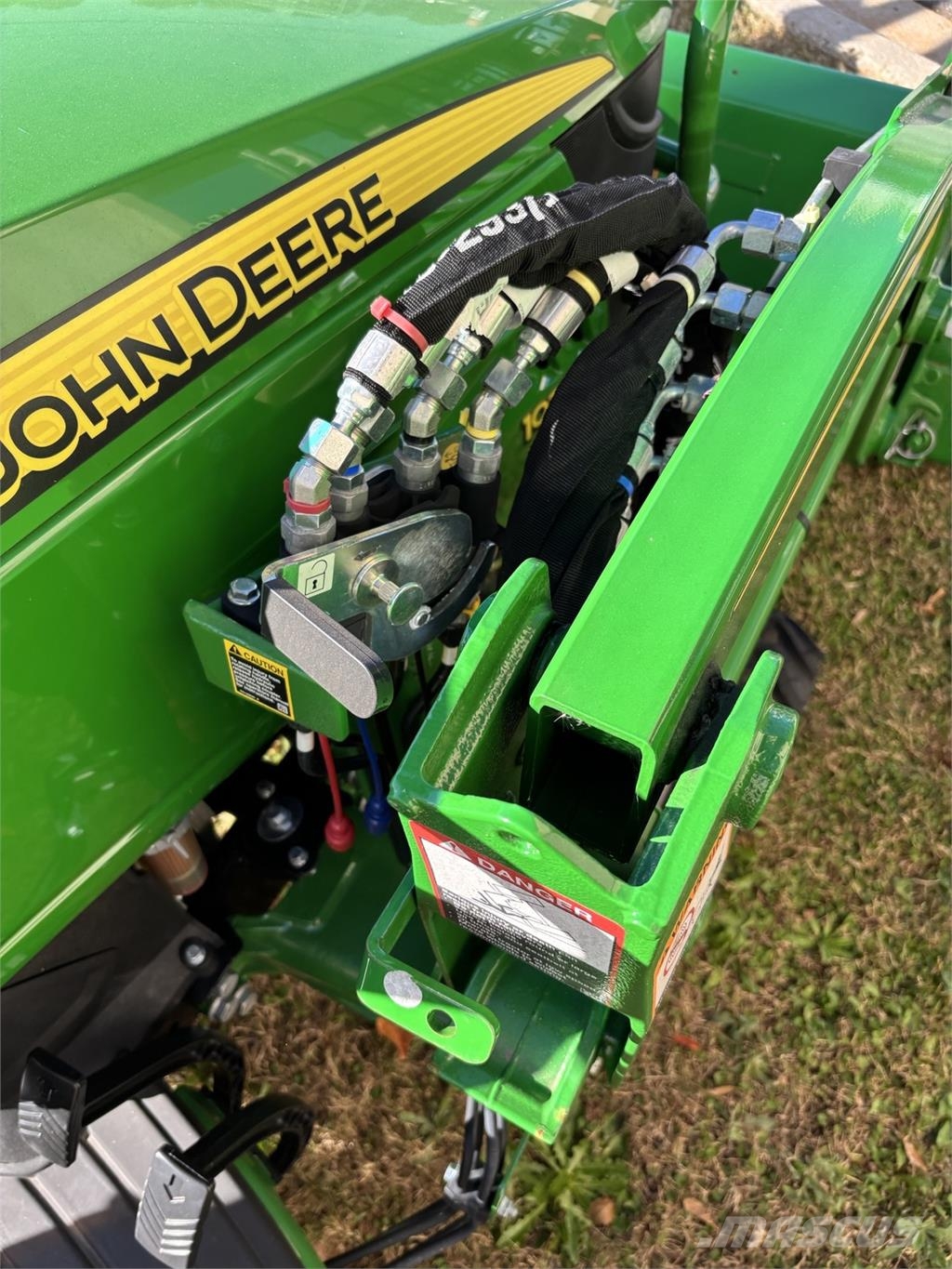 John Deere 1025R جرارات مدمجة