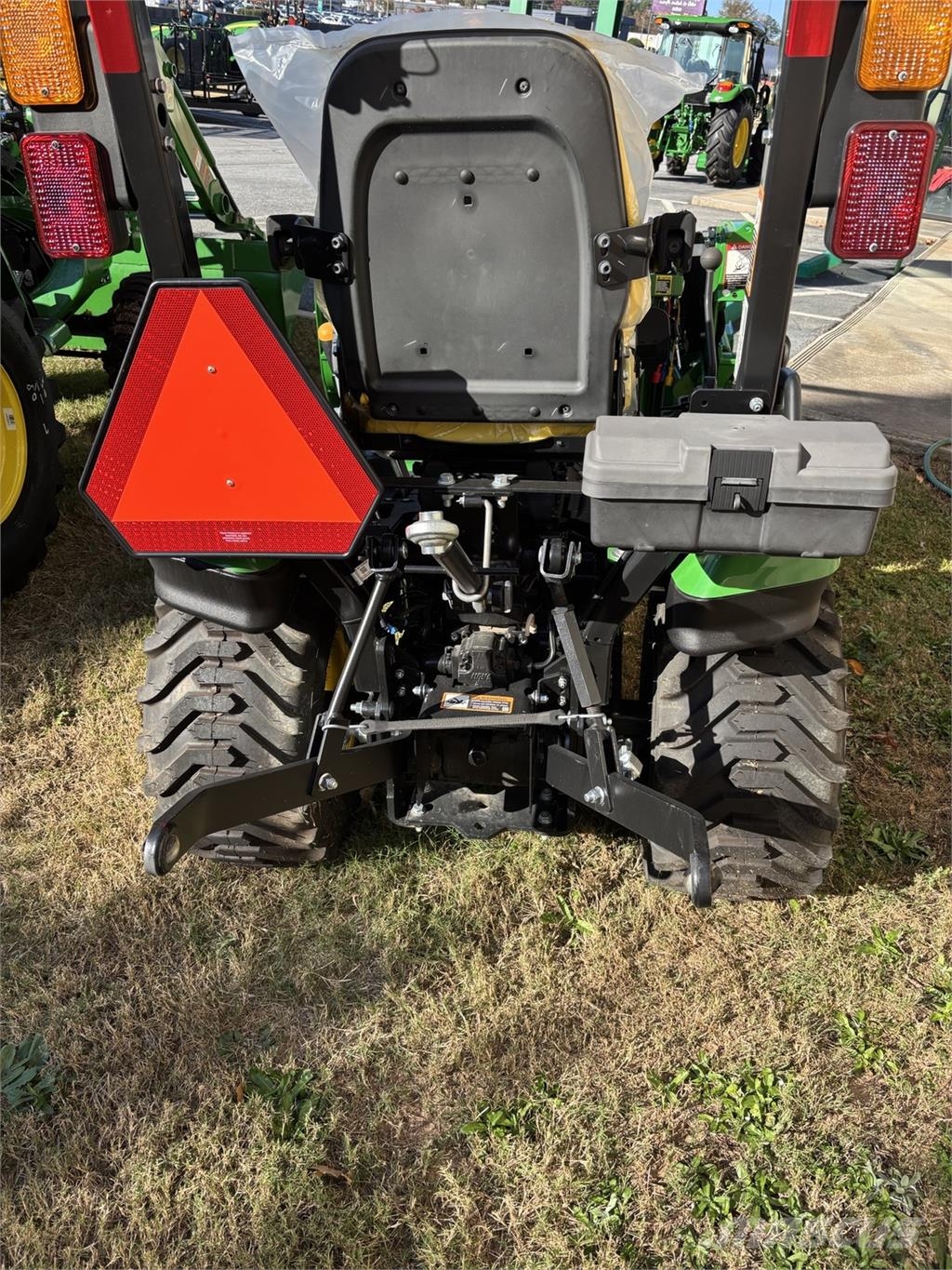 John Deere 1025R جرارات مدمجة