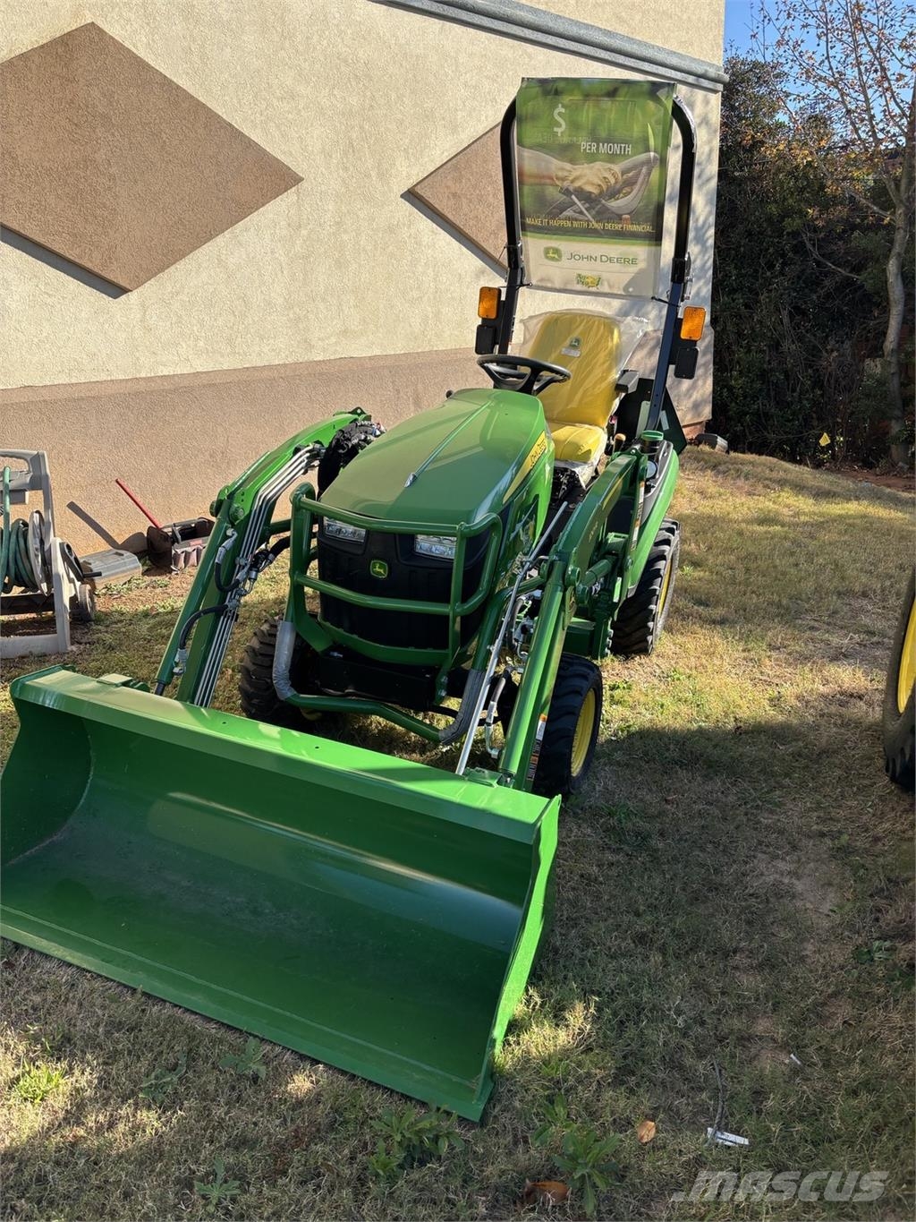 John Deere 1025R جرارات مدمجة