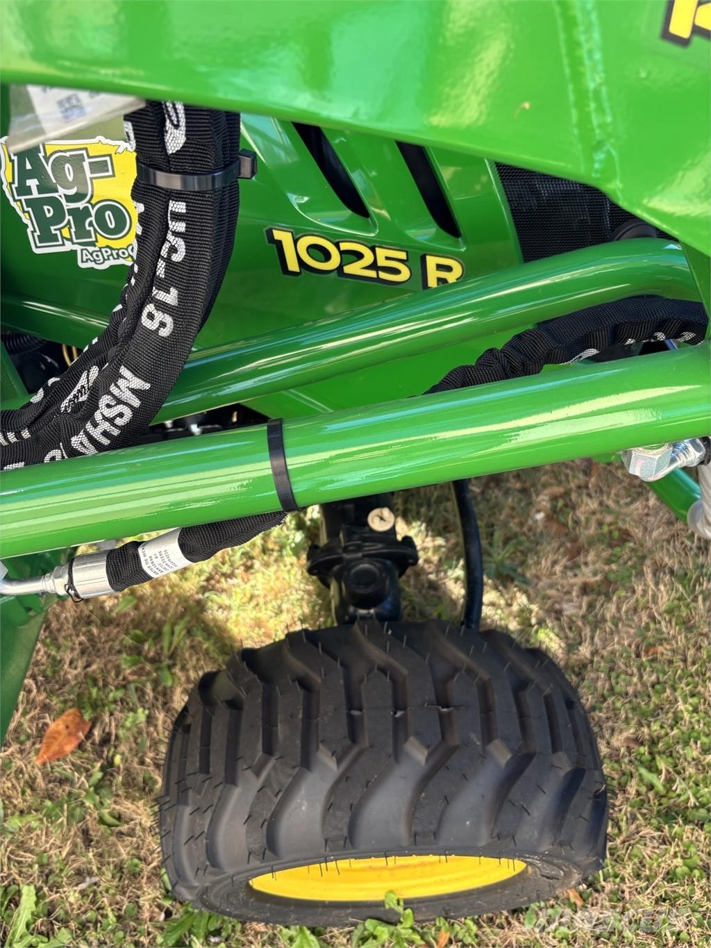 John Deere 1025R جرارات مدمجة