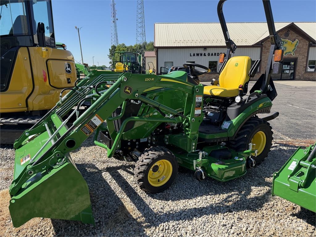 John Deere 1025R 소형 트랙터