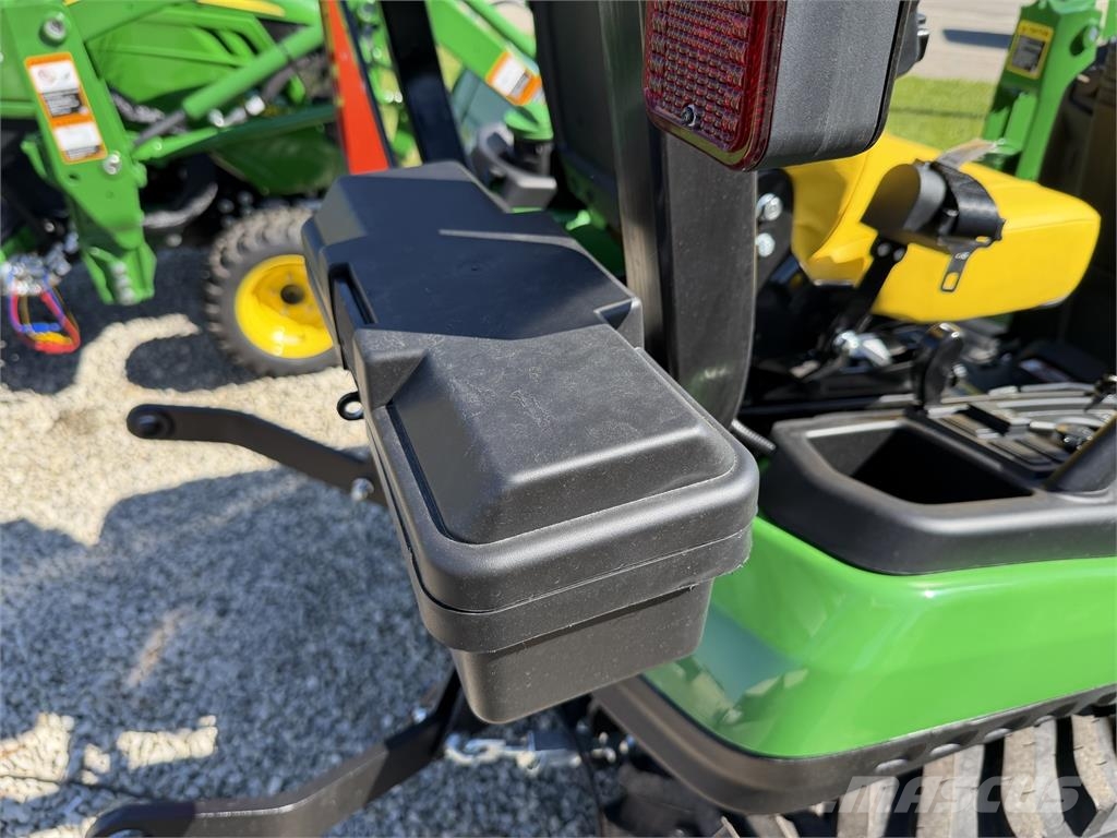 John Deere 1025R 소형 트랙터