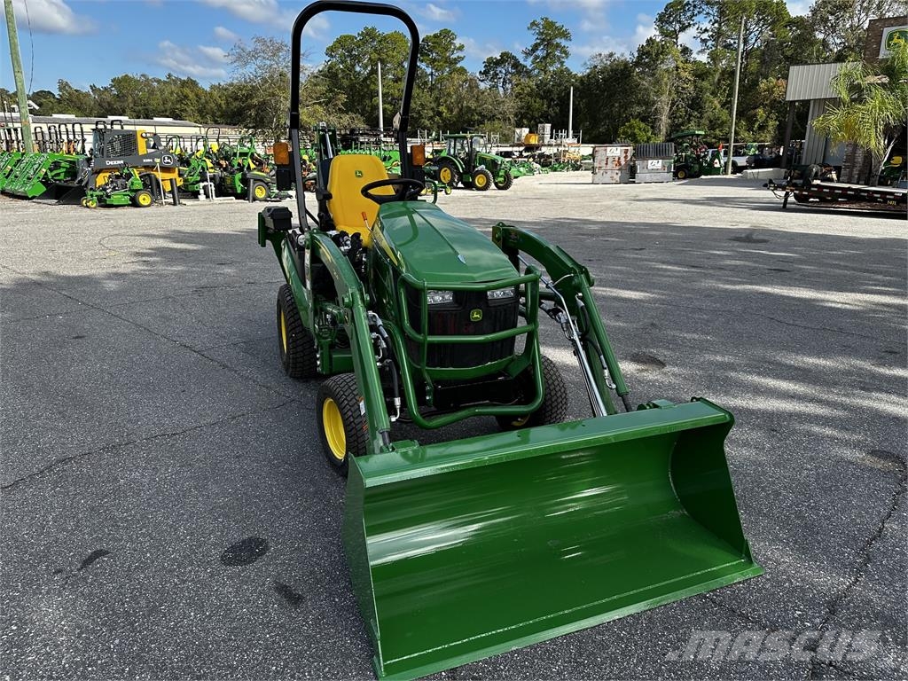 John Deere 1025R 소형 트랙터