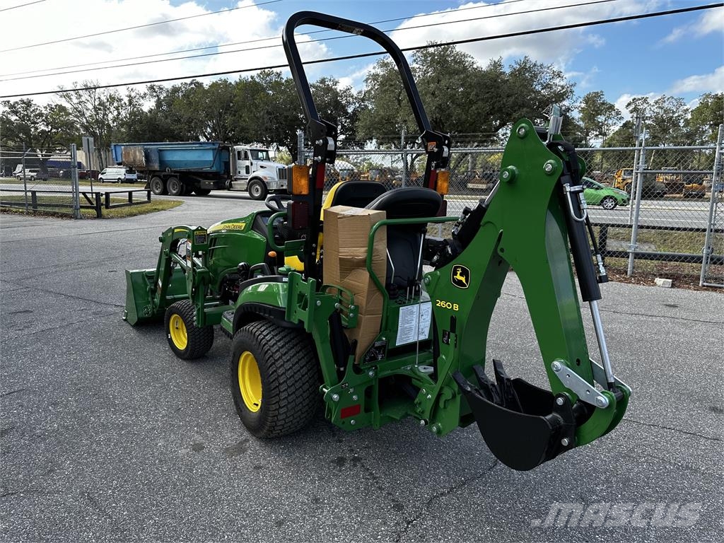 John Deere 1025R 소형 트랙터