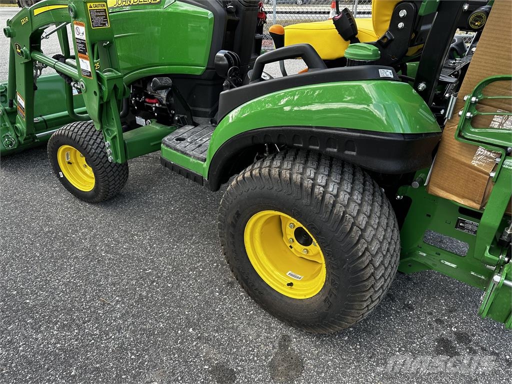 John Deere 1025R 소형 트랙터