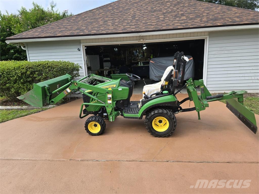 John Deere 1025R Compact tractors