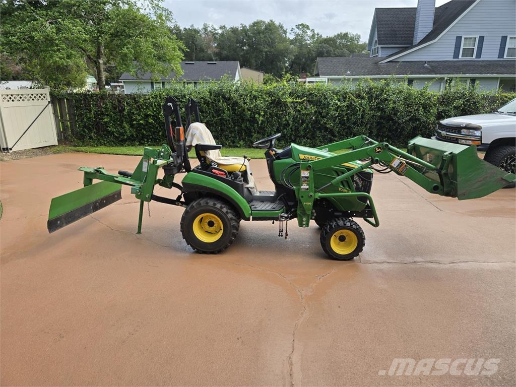 John Deere 1025R Compact tractors