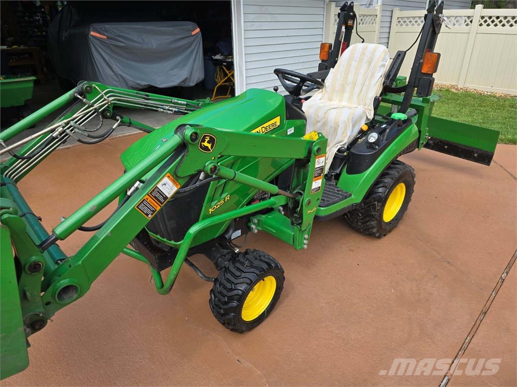 John Deere 1025R Compact tractors