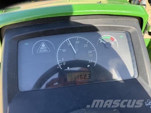 John Deere 1025R جرارات مدمجة