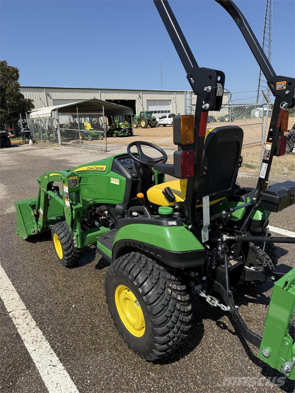 John Deere 1025R Naudoti kompaktiški traktoriai