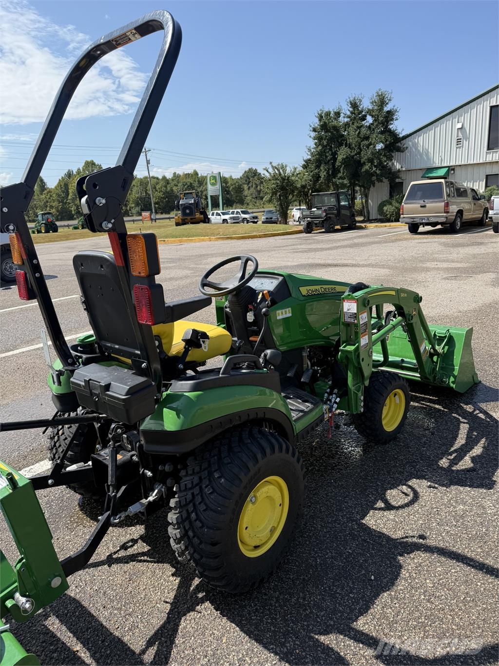 John Deere 1025R Naudoti kompaktiški traktoriai