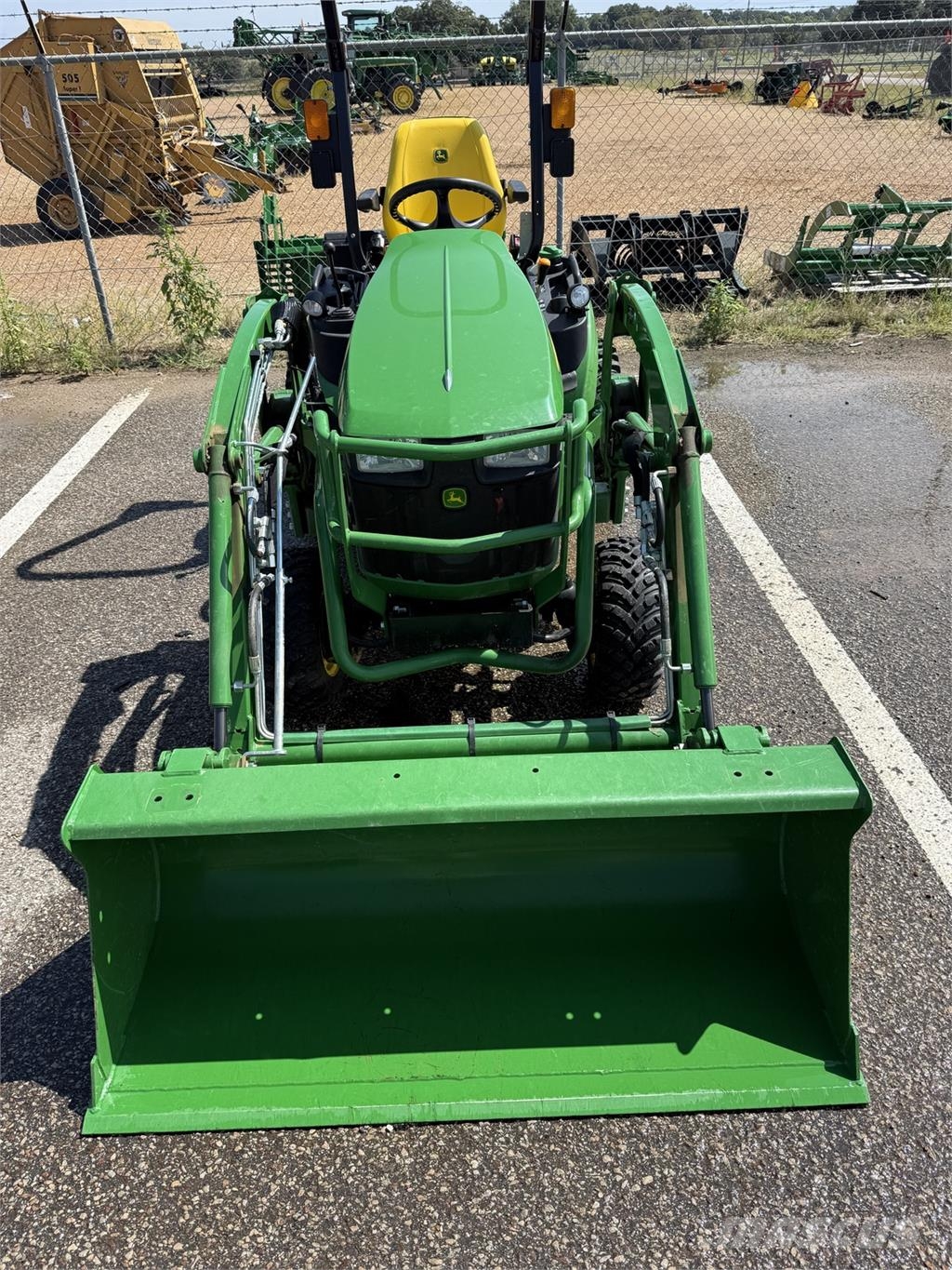 John Deere 1025R Naudoti kompaktiški traktoriai