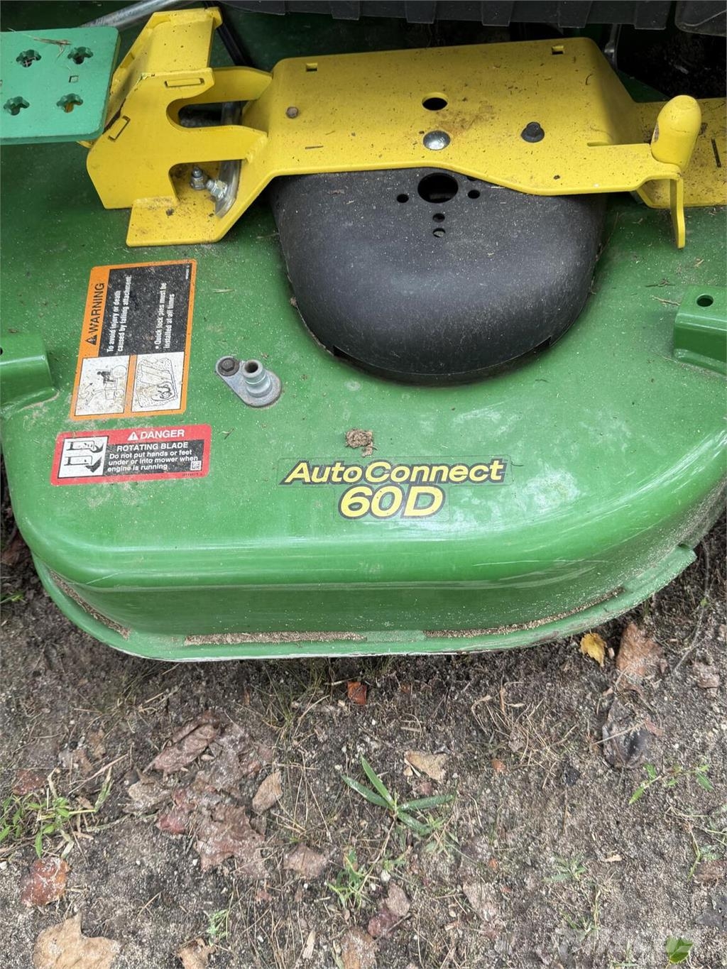 John Deere 1025R Compact tractors