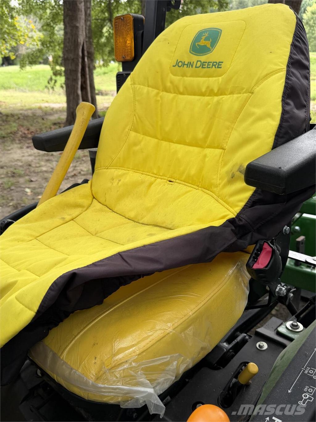 John Deere 1025R Compact tractors