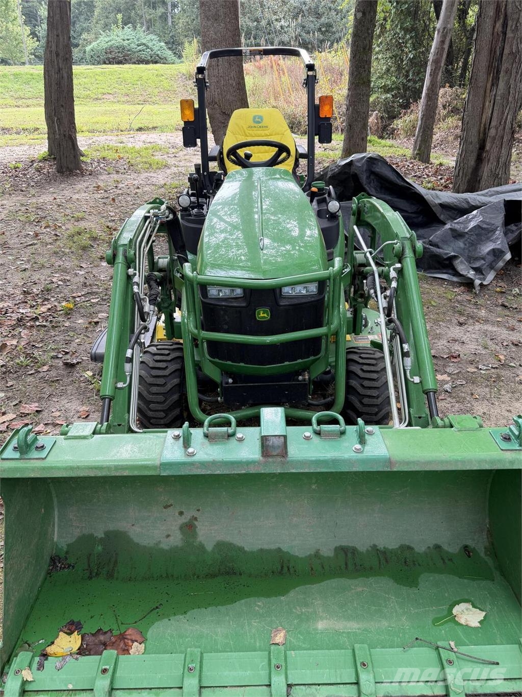 John Deere 1025R Compact tractors