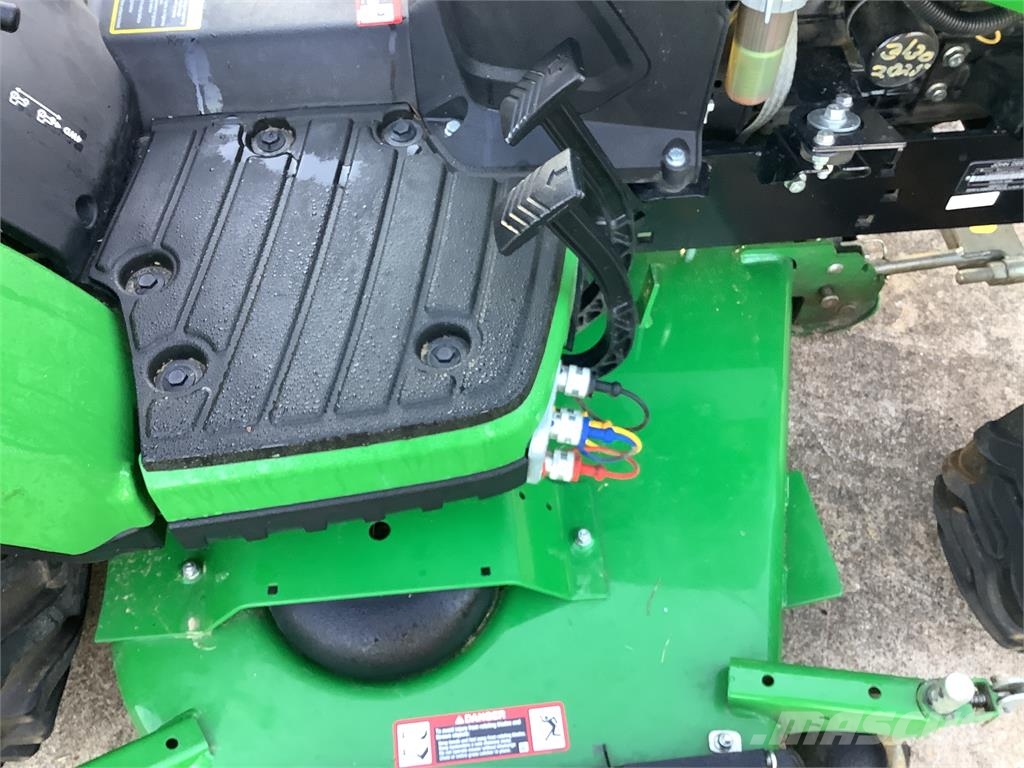 John Deere 1025R Tratores compactos