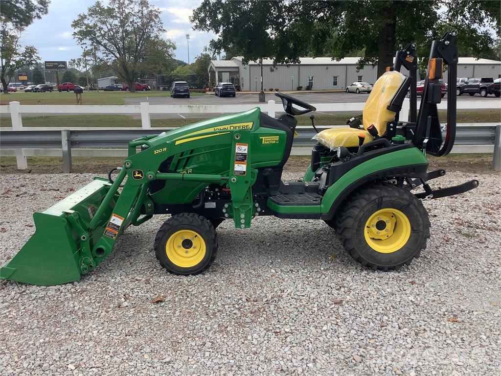 John Deere 1025R Трактори