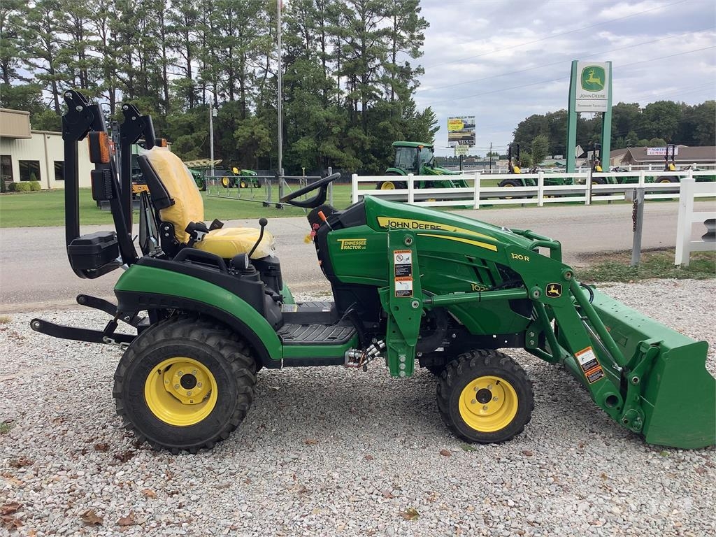 John Deere 1025R Трактори