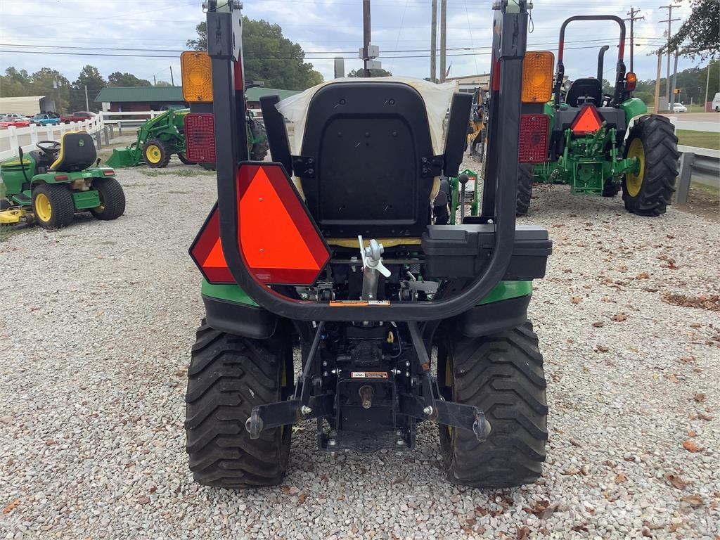 John Deere 1025R Трактори