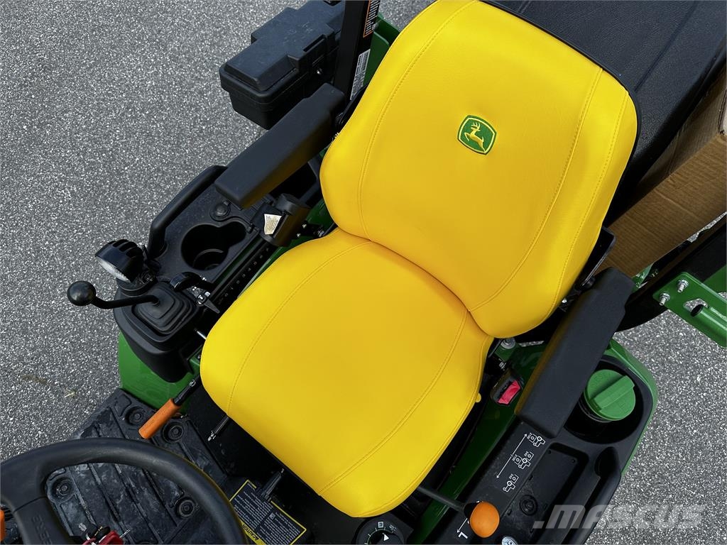 John Deere 1025R 소형 트랙터