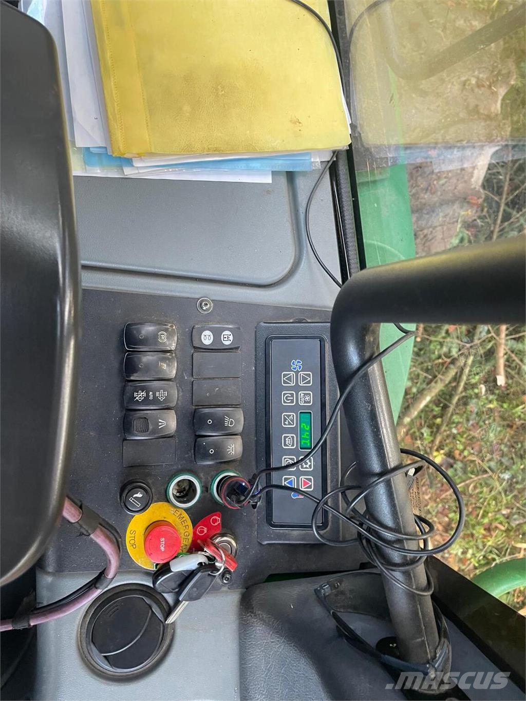 John Deere 1110E شاحنات