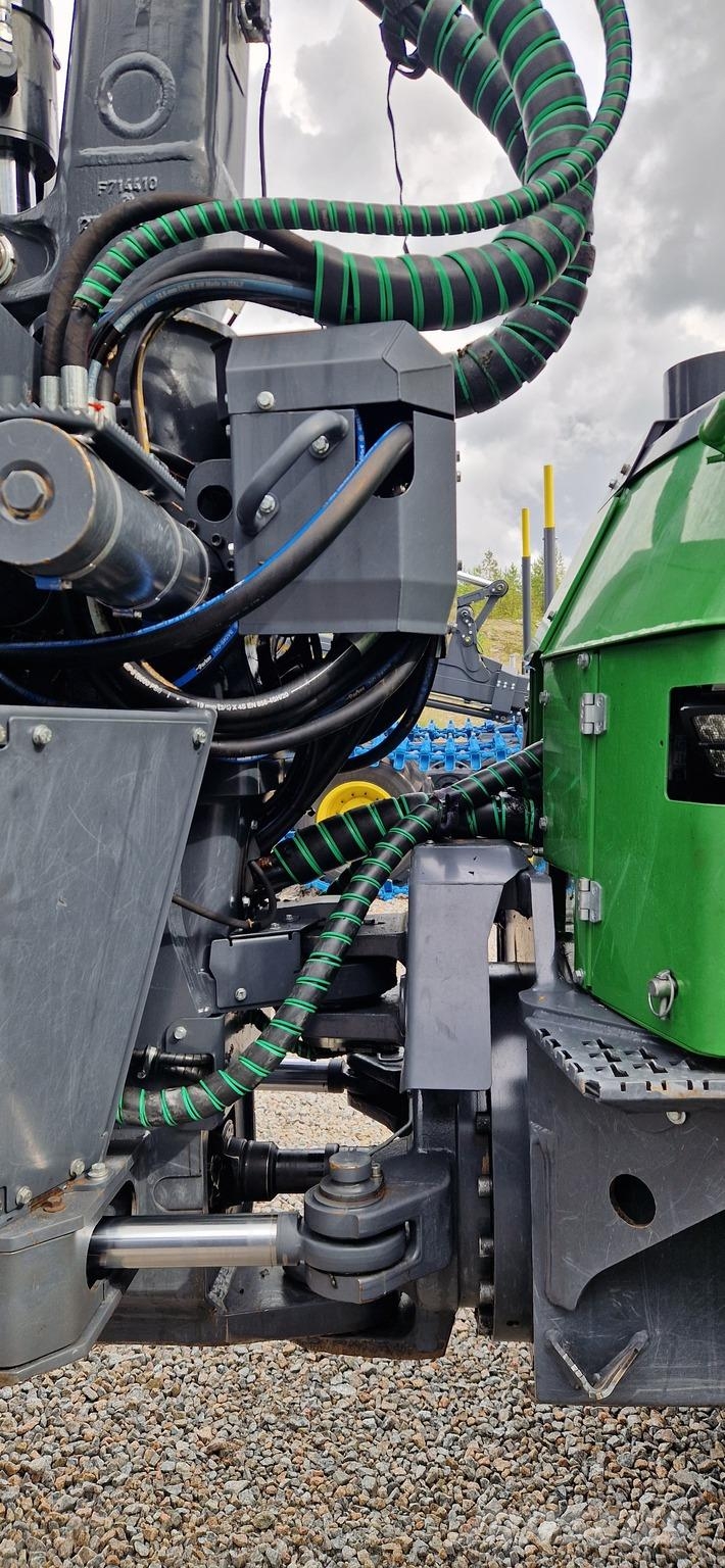 John Deere 1210G شاحنات