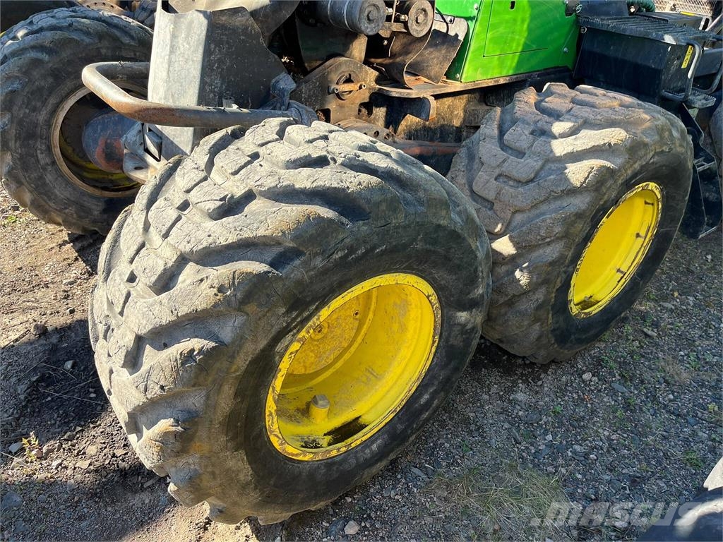 John Deere 1270G Harvester