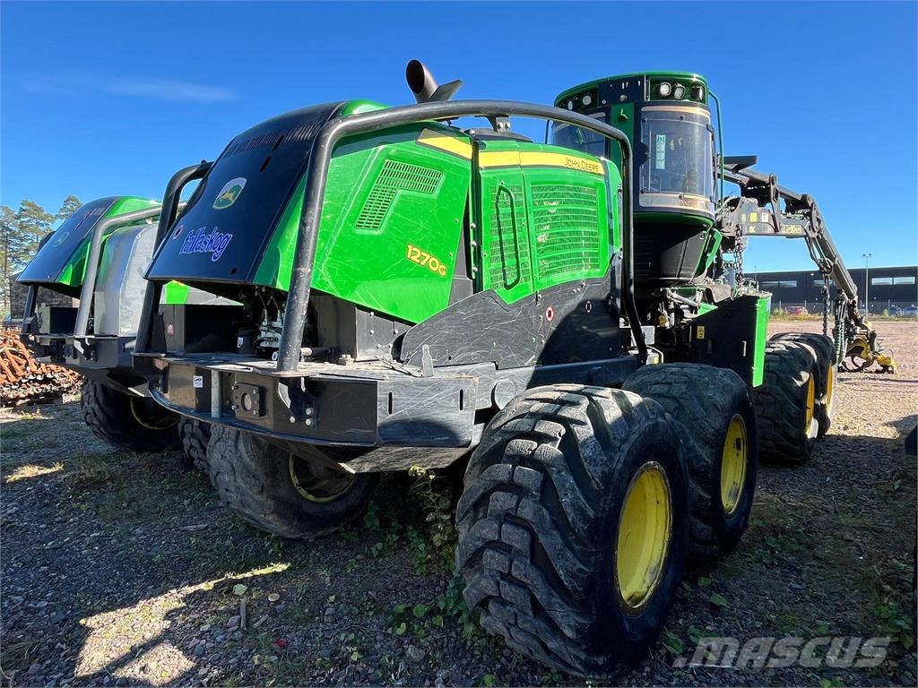 John Deere 1270G Harvester