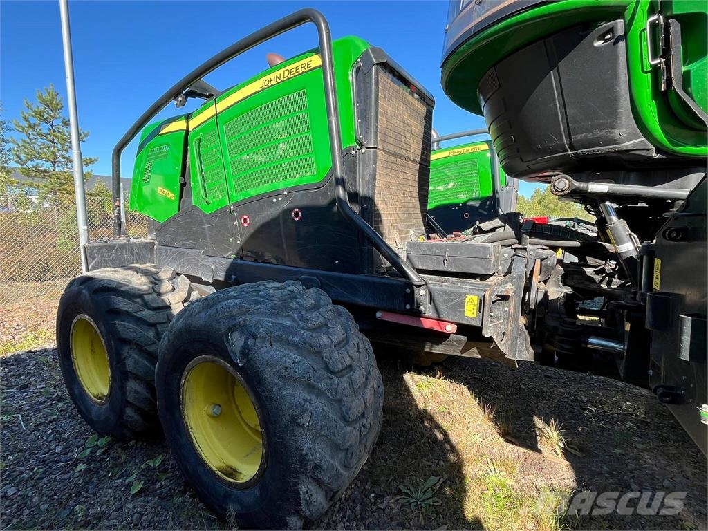 John Deere 1270G Harvester