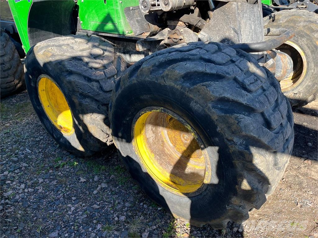 John Deere 1270G Harvester