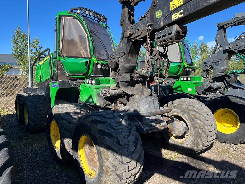 John Deere 1270G Harvester