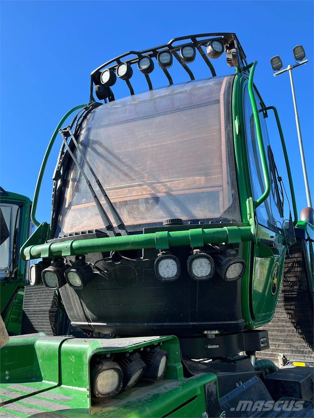 John Deere 1270G Harvester