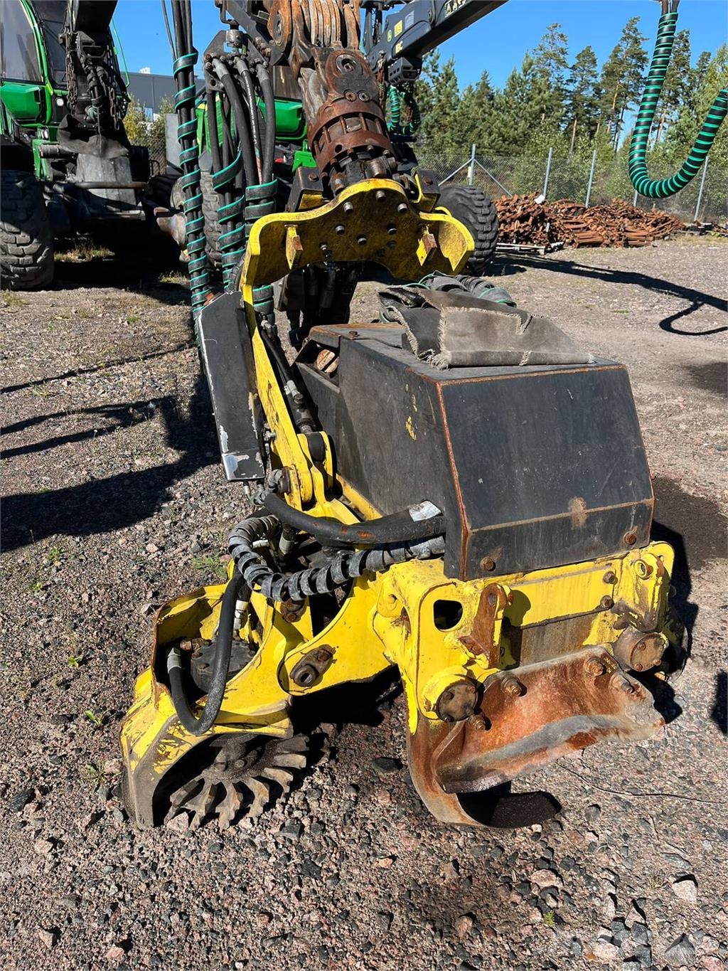 John Deere 1270G Harvester