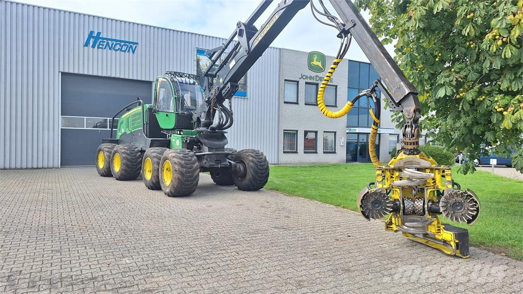 John Deere 1270E Harvester