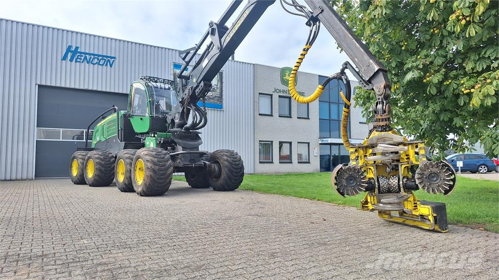 John Deere 1270E Harvester