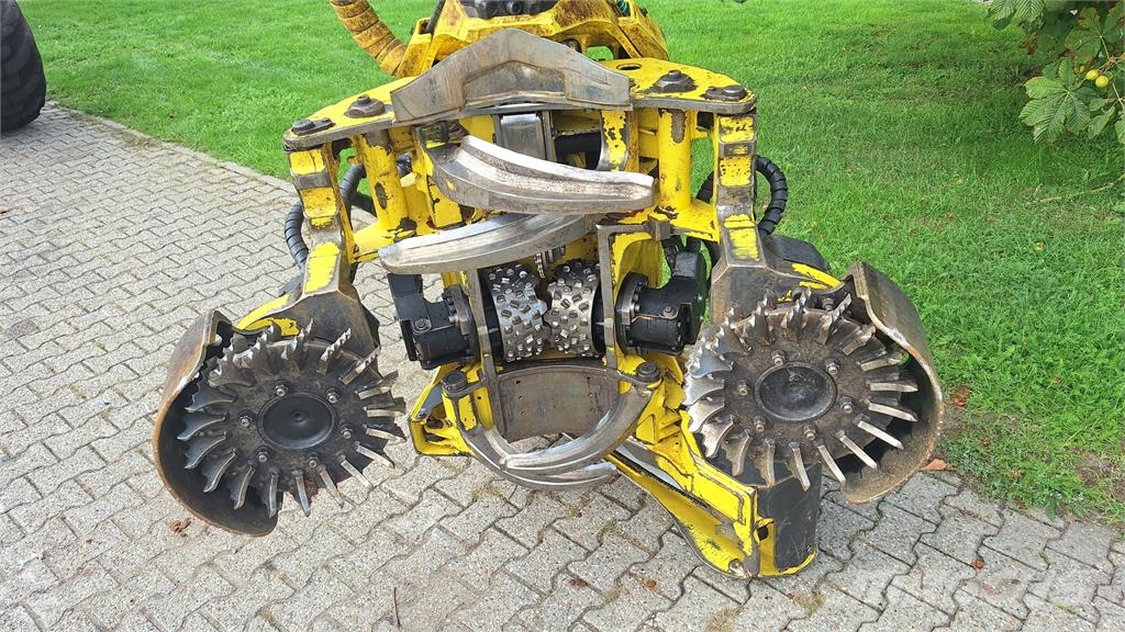 John Deere 1270E Harvester