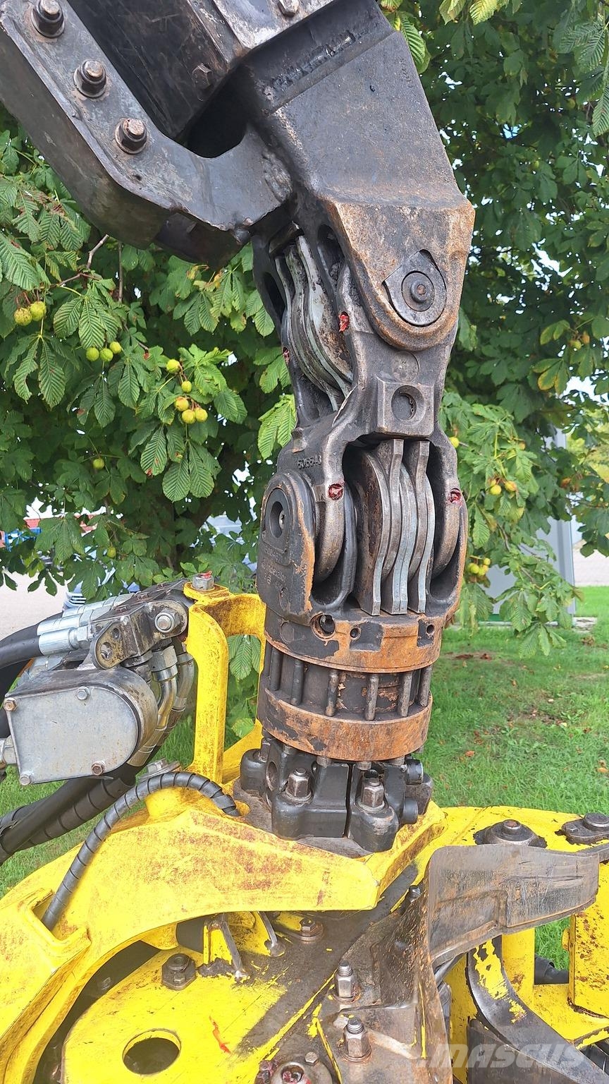 John Deere 1270E Harvester