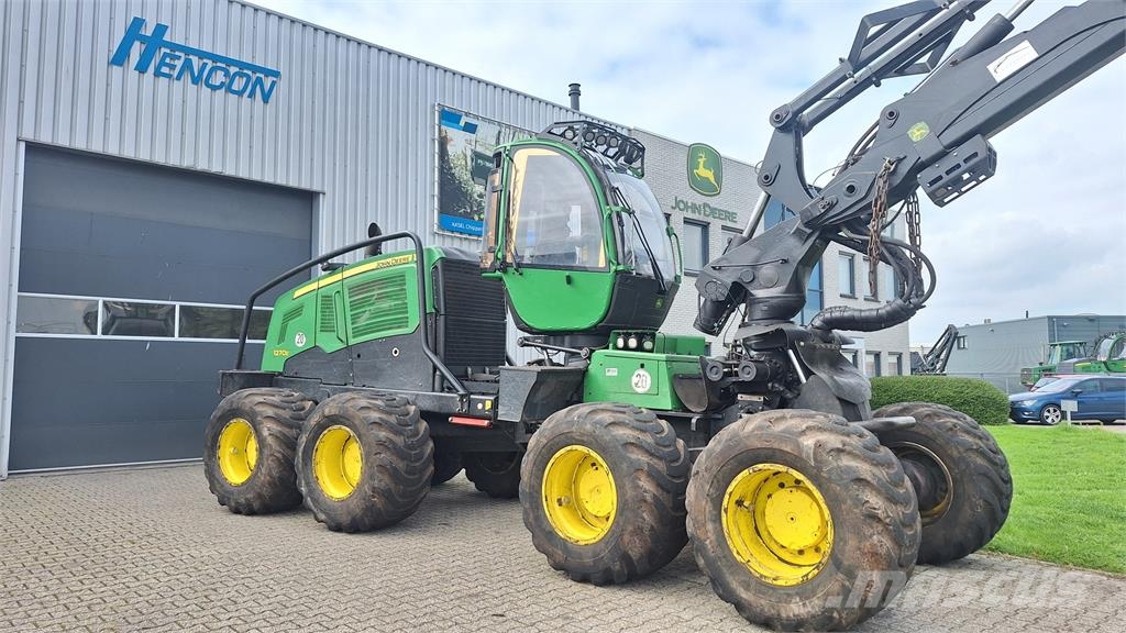 John Deere 1270E Harvester