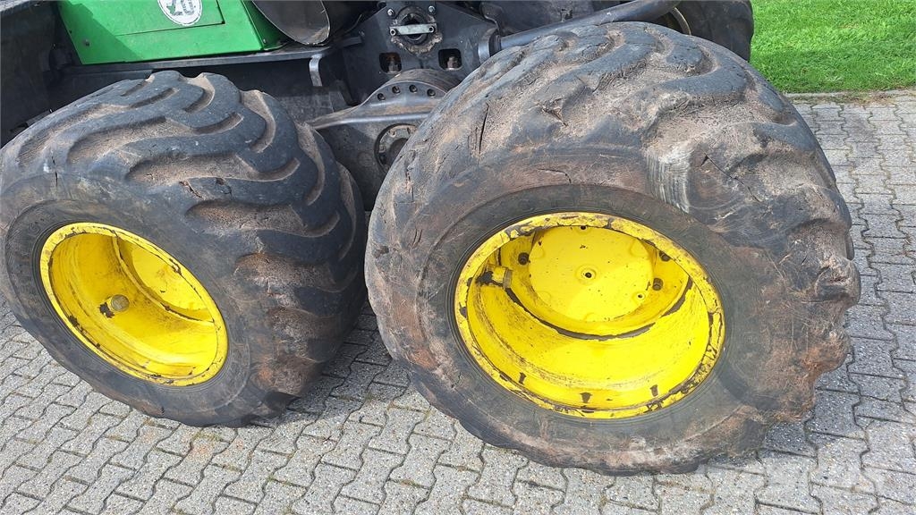 John Deere 1270E Harvester