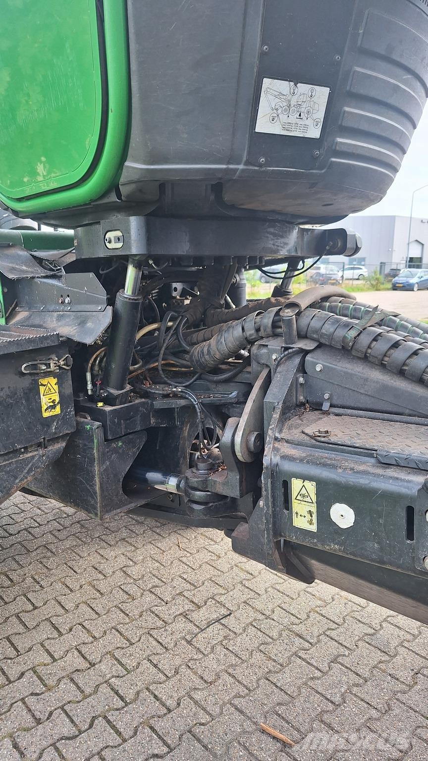 John Deere 1270E Harvester