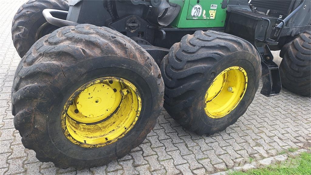 John Deere 1270E Harvester