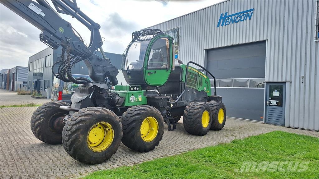 John Deere 1270E Harvester